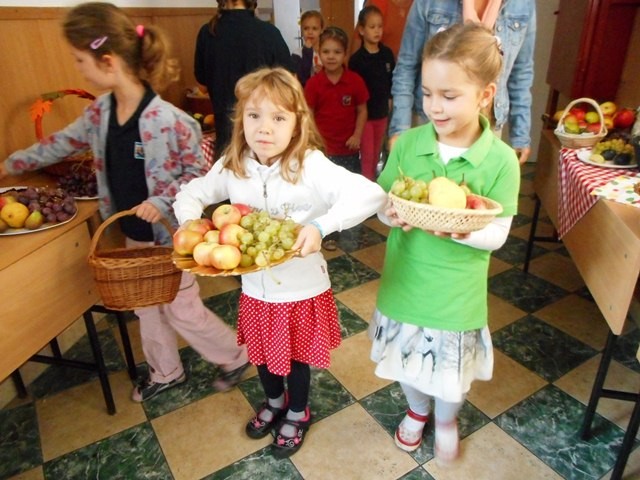 Mihály napi vásár madárijesztőkkel